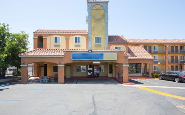 Passport Inn & Suites Corona Hotel