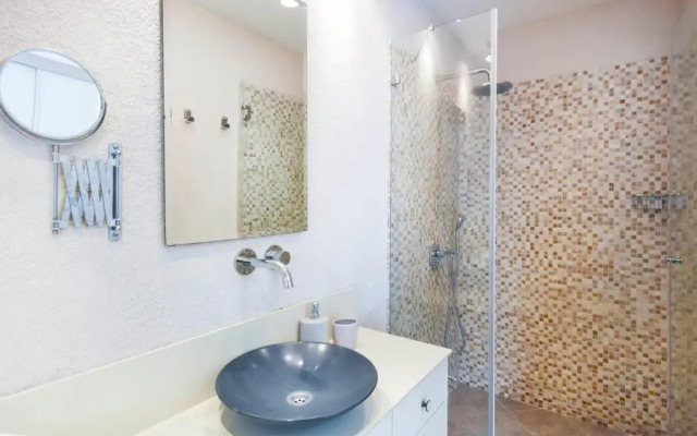 Blue Quartz by HolyGuest