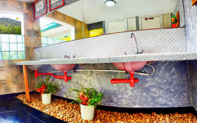 The Pelican Larry Hostel