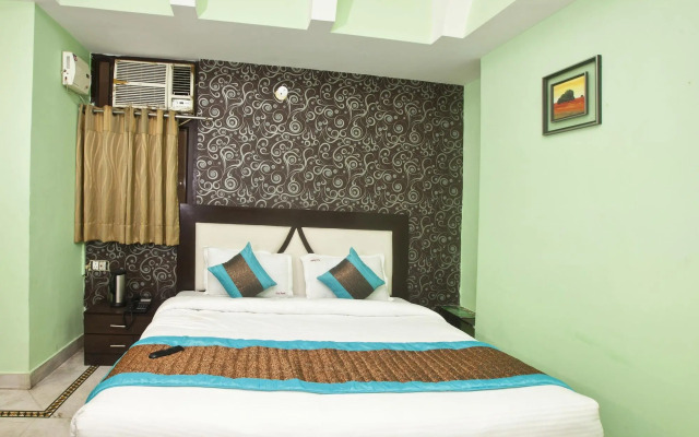 Roomshala 100 Hotel Anand - karol Bagh