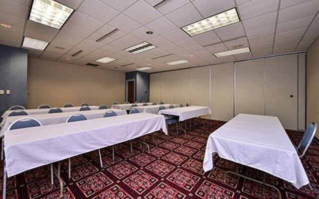 Quality Inn and Suites Beaver Dam