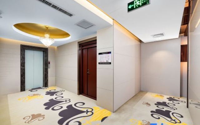 Silk Road Light Hotel (Wuwei Pedestrian Street Railway Station)