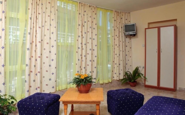HOTEL Yanis