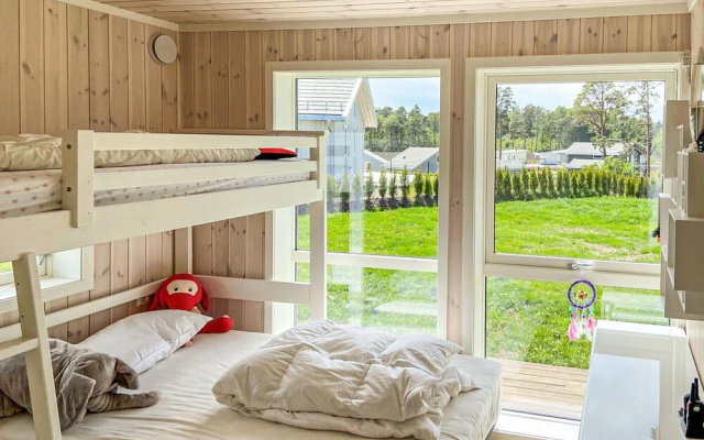 Stunning Home in Færvik With Wifi and 4 Bedrooms