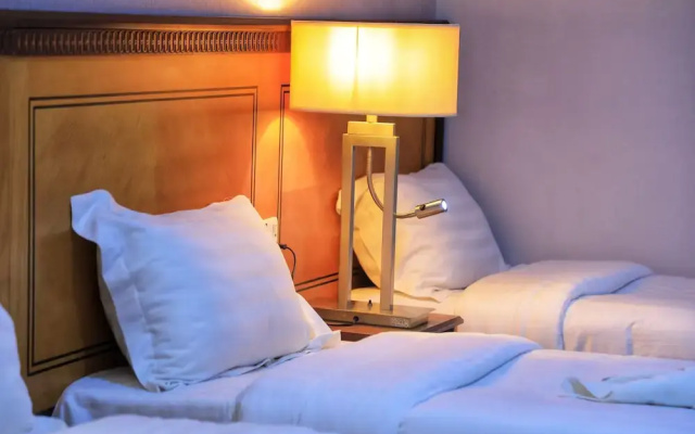 Manart Almisk Hotel