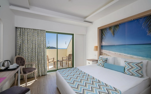 İz Flower Side Beach Hotel