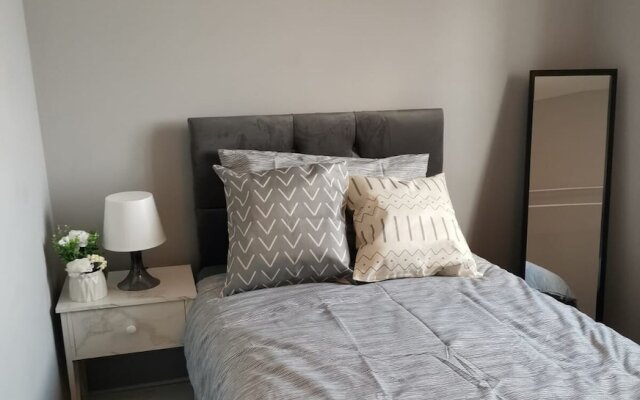 Olive and Carol's Beautiful 3-bed House in Walsall