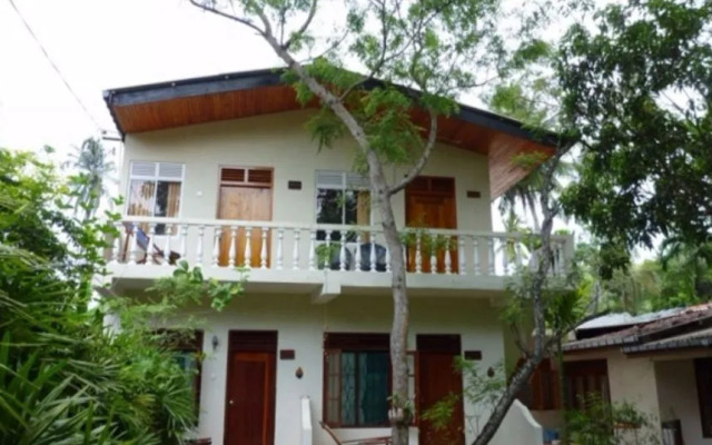 Unawatuna Beach Bunglow