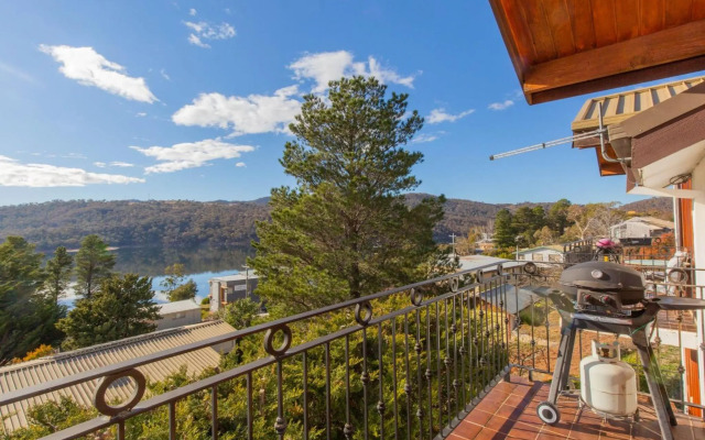 Heidelburg 3 of 6 Banjo Patterson Crescent