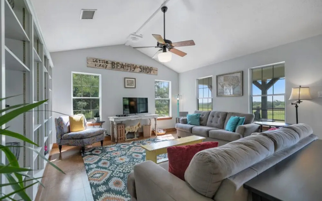 New! Gorgeous Home W/grill&views!