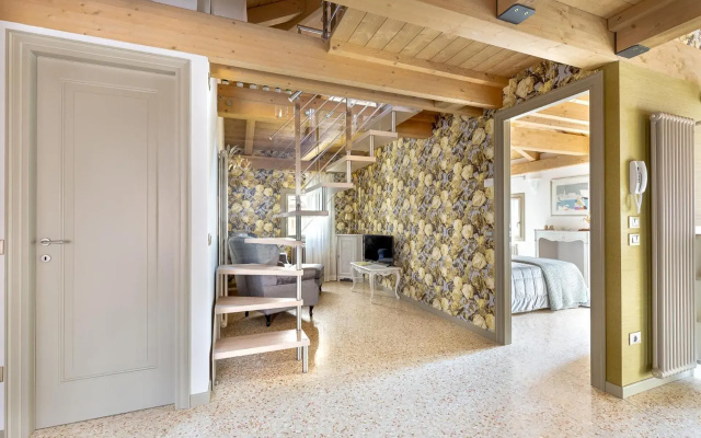 Ca' Cappello Venice Apartment 2 with Canal View