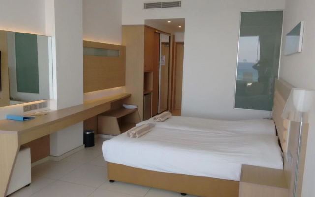 Vrissaki Beach Hotel