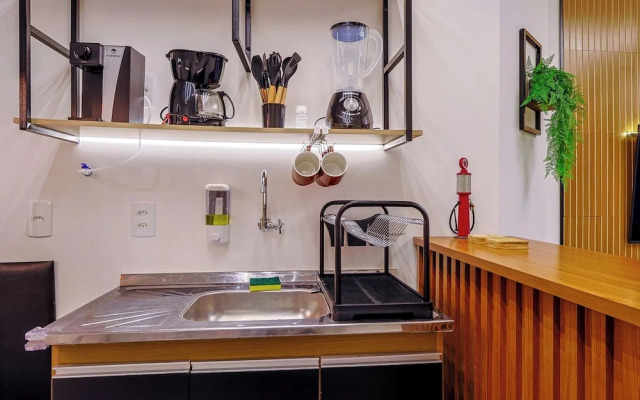 Studio Completo c Wi-fi e Varanda no Centro