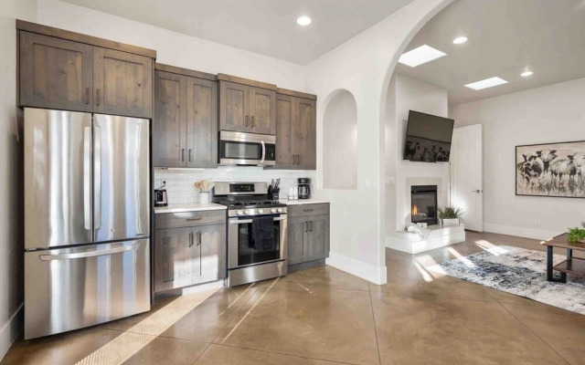 Mollie's Landing 7 Bedroom Home