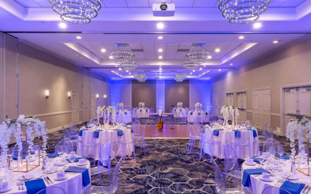 Juniper Hotel Cupertino, Curio Collection by Hilton