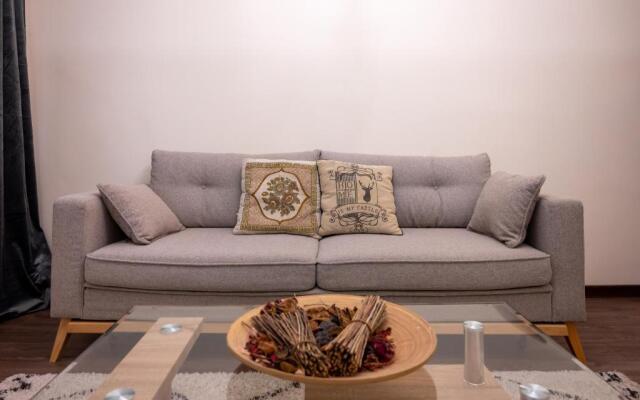 Design 1bdr Apartment in Top Center - Free Parking