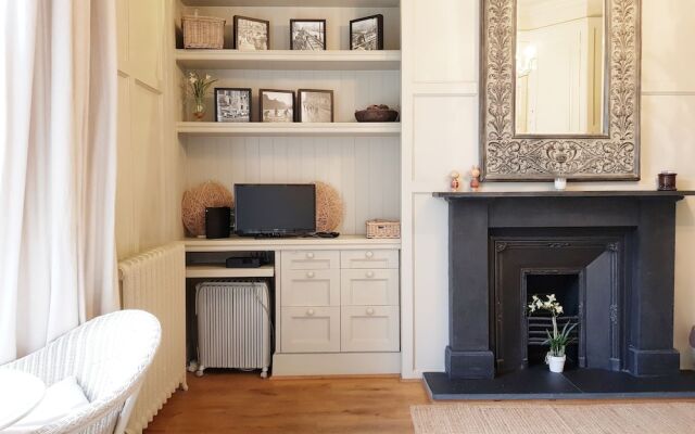 Elegant Central Street Studio