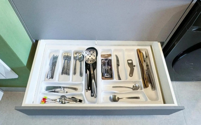 Studio novíssimo, completo e muito bem localizado