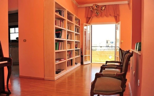 Alexandra's Art Apartment