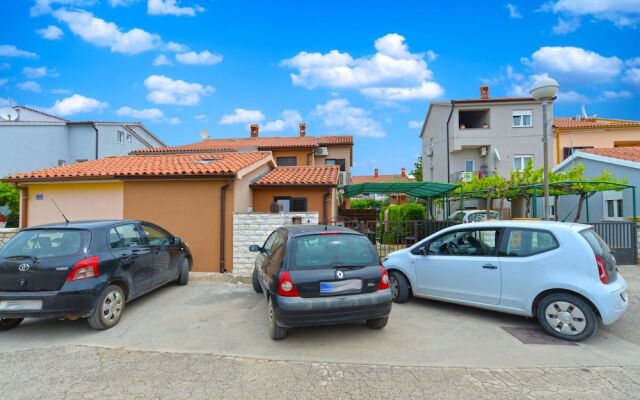 Apartment 843