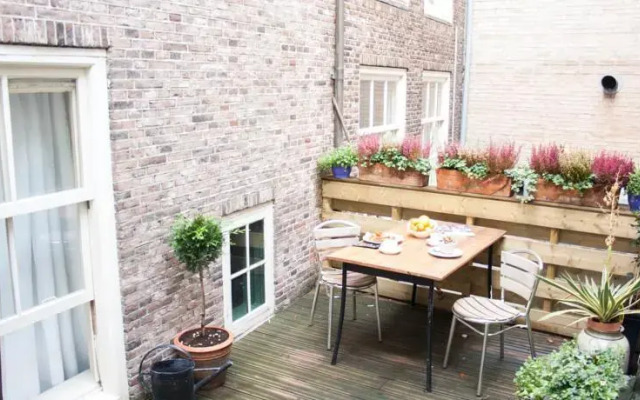 Greenwoods Blue Apartment