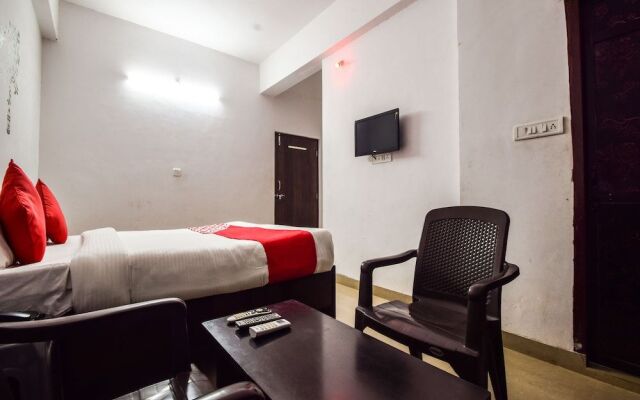 OYO 18738 Hotel Saniya