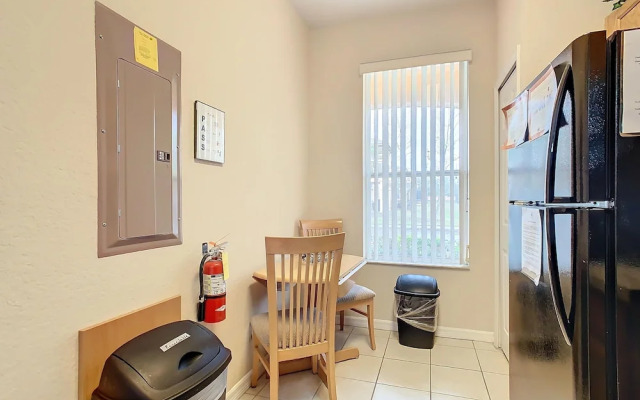 Family Getaway 4BR Townhome by Old Town