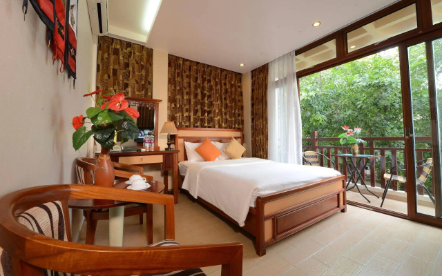 Artisan Lakeview Hotel