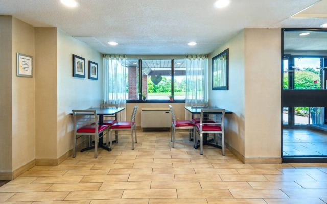 Comfort Inn Highway 401