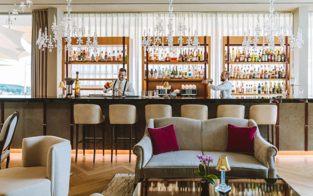 Royal Champagne Hotel & Spa