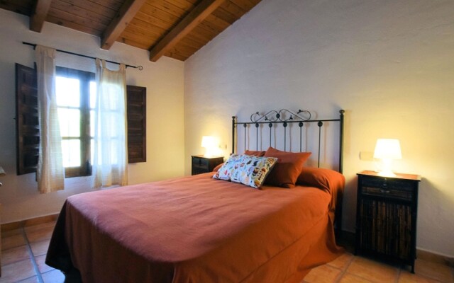 Rustic house in La Higuera (El Torcal de Antequera).