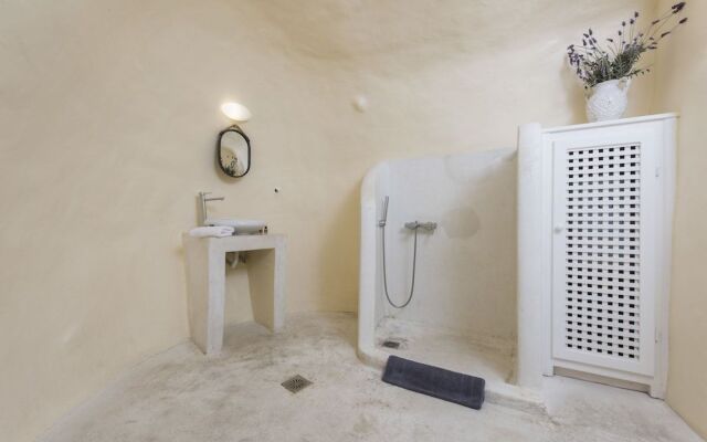 White Cave Villa By Caldera Houses