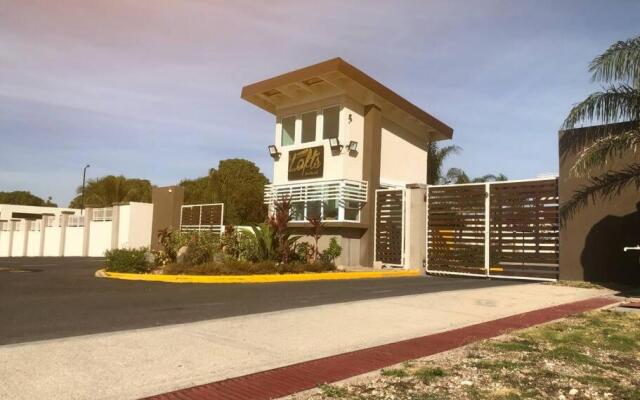 Classy & Conveniently Located 1 Bed Room Suite