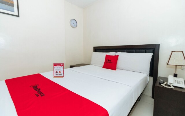 RedDoorz near Quezon City Circle