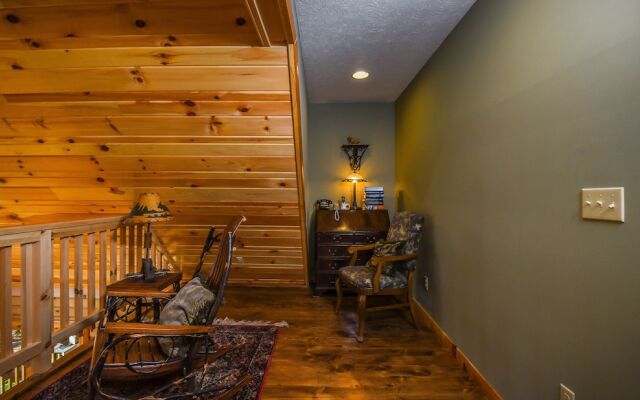 Log Me Inn 5 Bedroom House