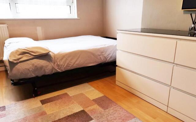 Charming London Town Studio Flat, Tower Bridge