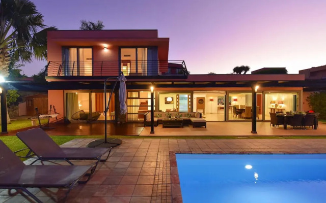 Villa With Private Pool in the Golf Resort