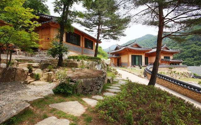 Pyeongchang Geumdang Hanok Pension