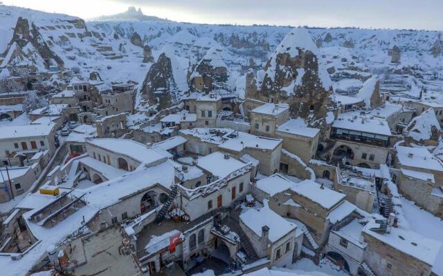 Charming Cave Hotel