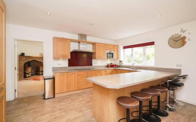 Five Acres house with hottub bbq pool table