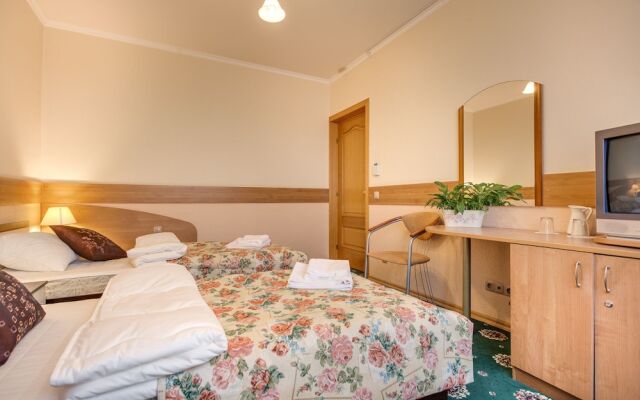 #513 OREKHOVO APARTMENTS with shared bathroom