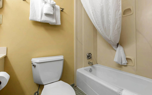 Days Inn by Wyndham Pittsburg KS