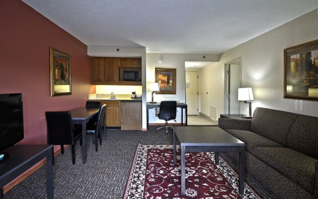 Chicago Club Inn & Suites