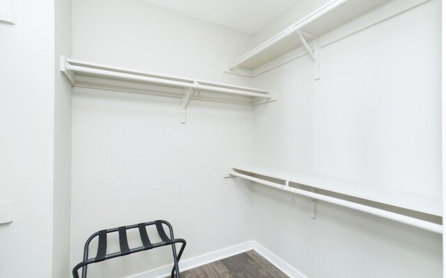Modern Downtown Apartments by Frontdesk