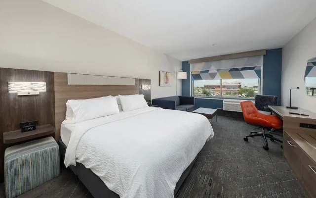 Holiday Inn Express & Suites Ridgecrest - China Lake by IHG