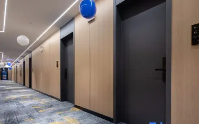 Joyful Play & Cinema Hotel