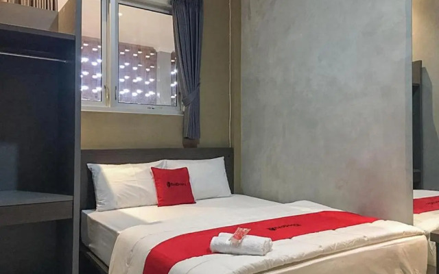 RedDoorz near Wisata Paribendo Lawang