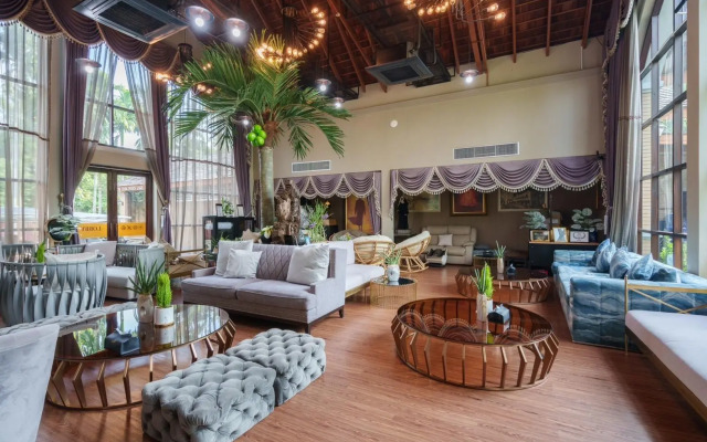 Khum Damnoen Resort
