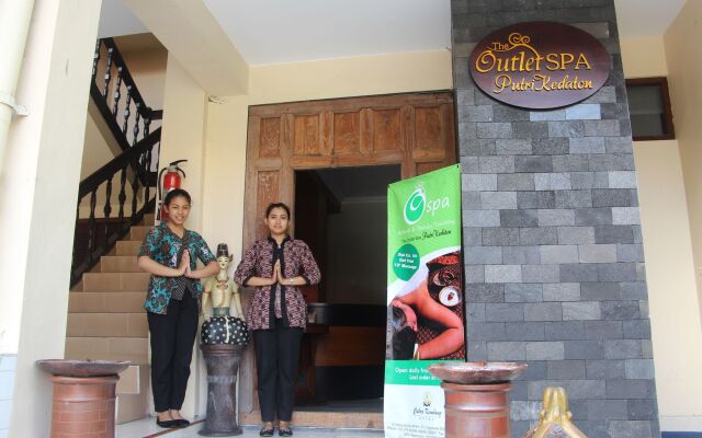 Cakra Kembang Hotel