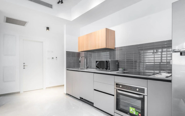 Stunning 1 BDR with balcony on Sheinkin st